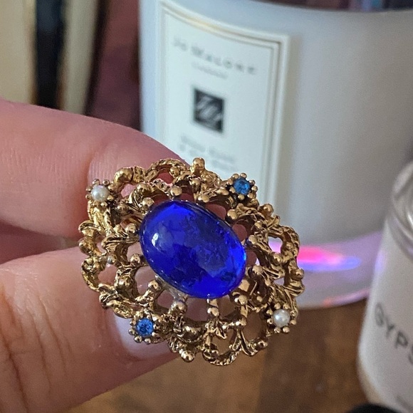 STUNNING vintage gold tone brooch with seed faux pearls and blue cabochon - Picture 4 of 11